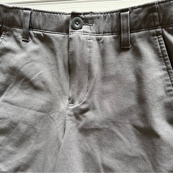 UNDER ARMOUR youth size 14 shorts with adjustable waist - Picture 3 of 7
